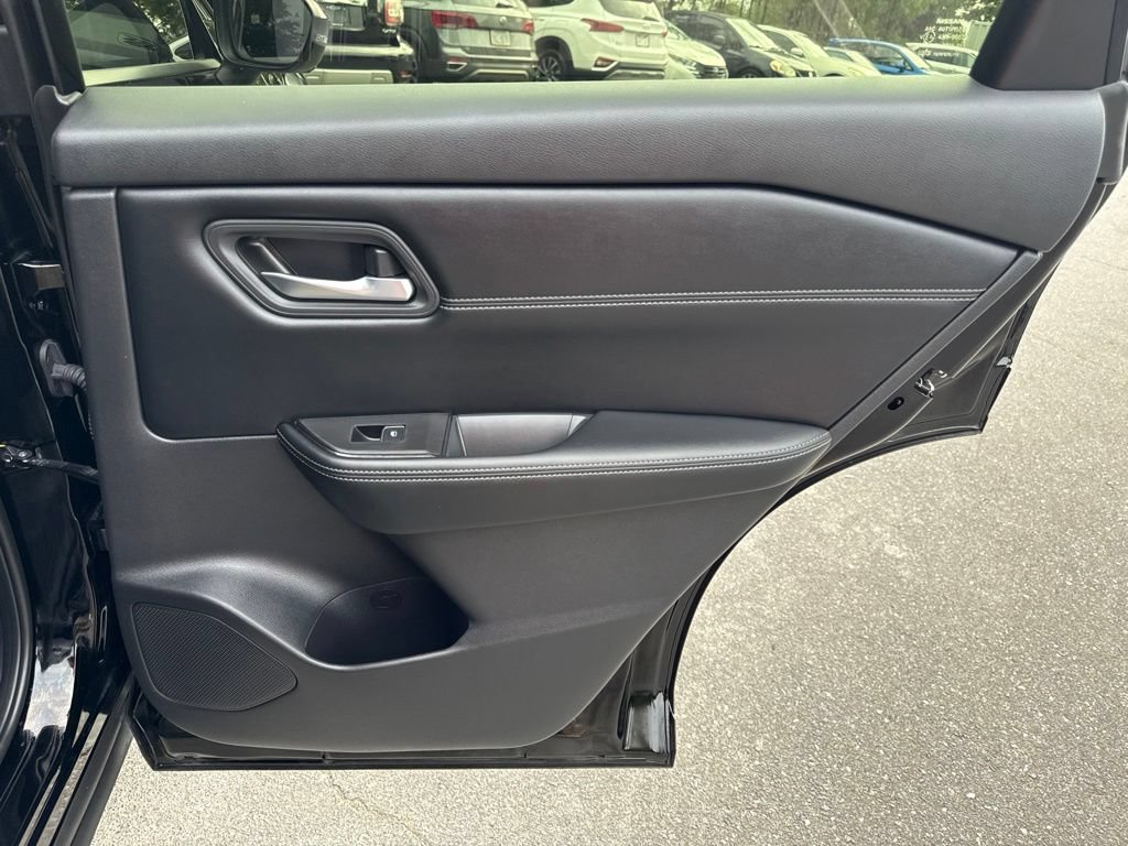 Certified 2025 Nissan Rogue SL FWD image 38
