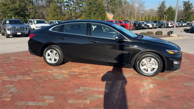 Used 2023 Chevrolet Malibu LS image 4