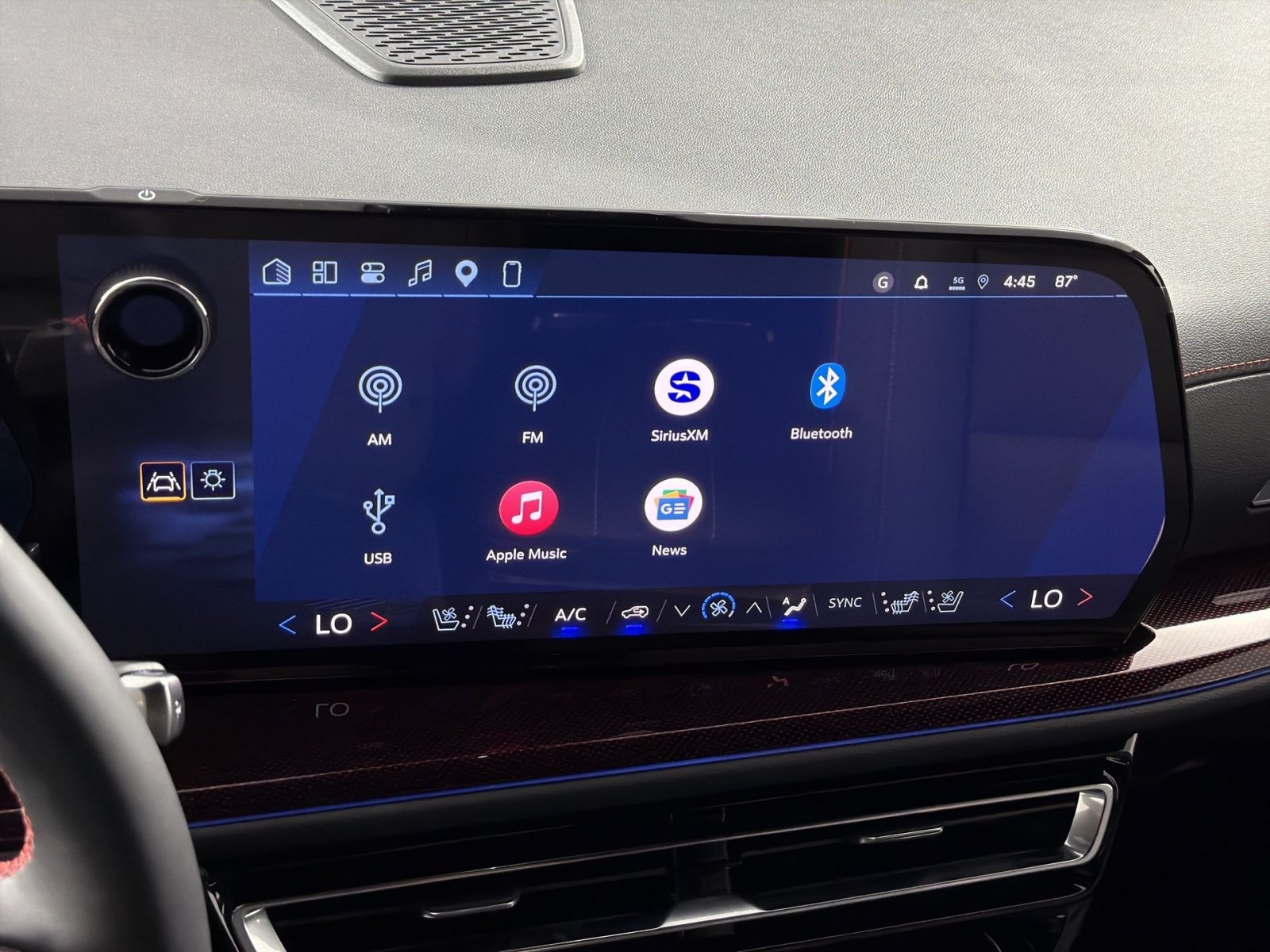 New 2027 Chevrolet Traverse RS AWD/4WD image 18