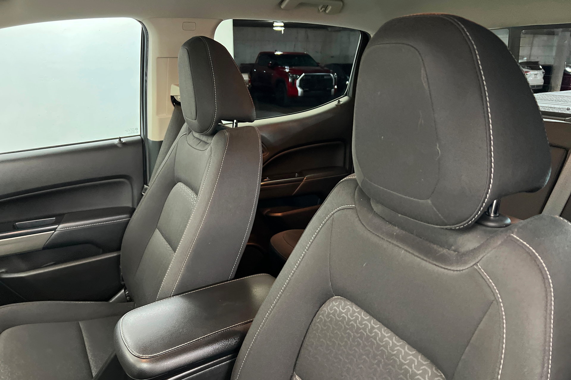 Used 2017 GMC Canyon SLE w/ Nightfall Edition RWD image 17