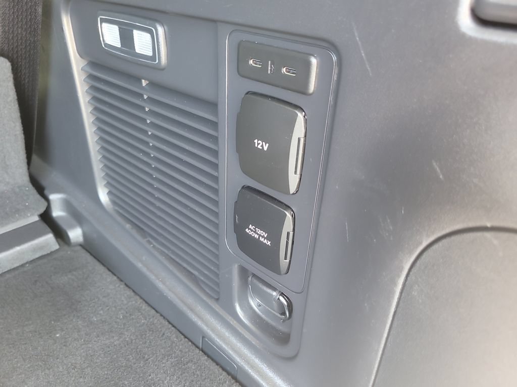 Used 2025 Ford Expedition Active AWD/4WD image 10