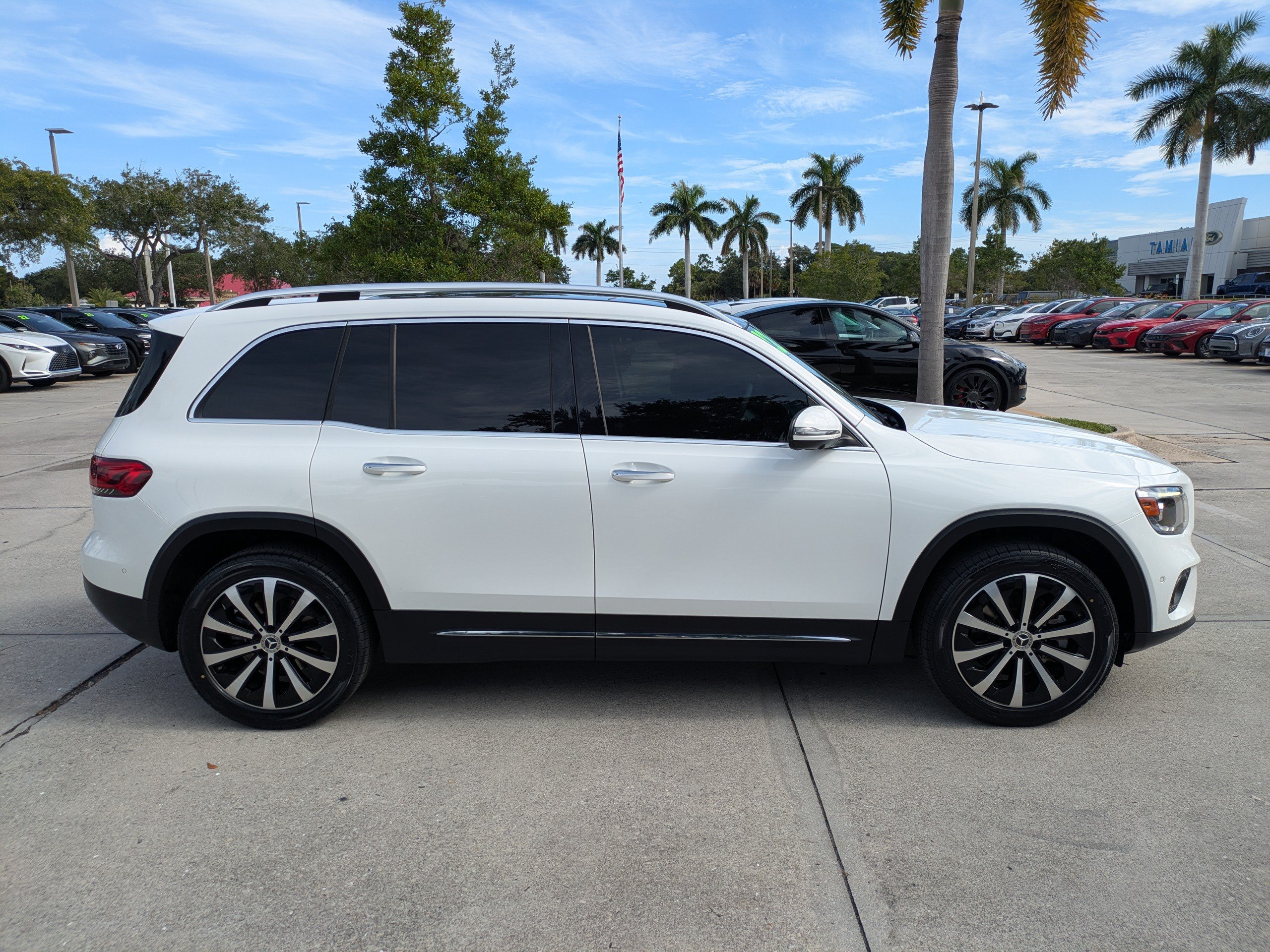 Used 2022 Mercedes-Benz GLB 250 image 3