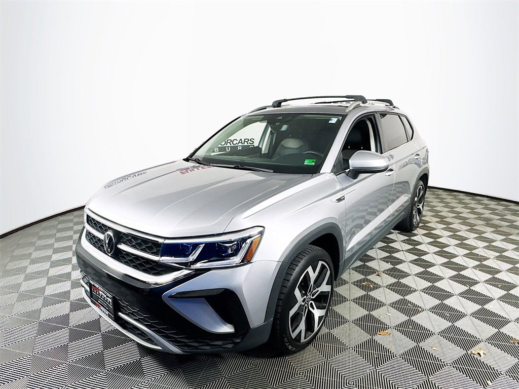 Used 2022 Volkswagen Taos SEL image 3