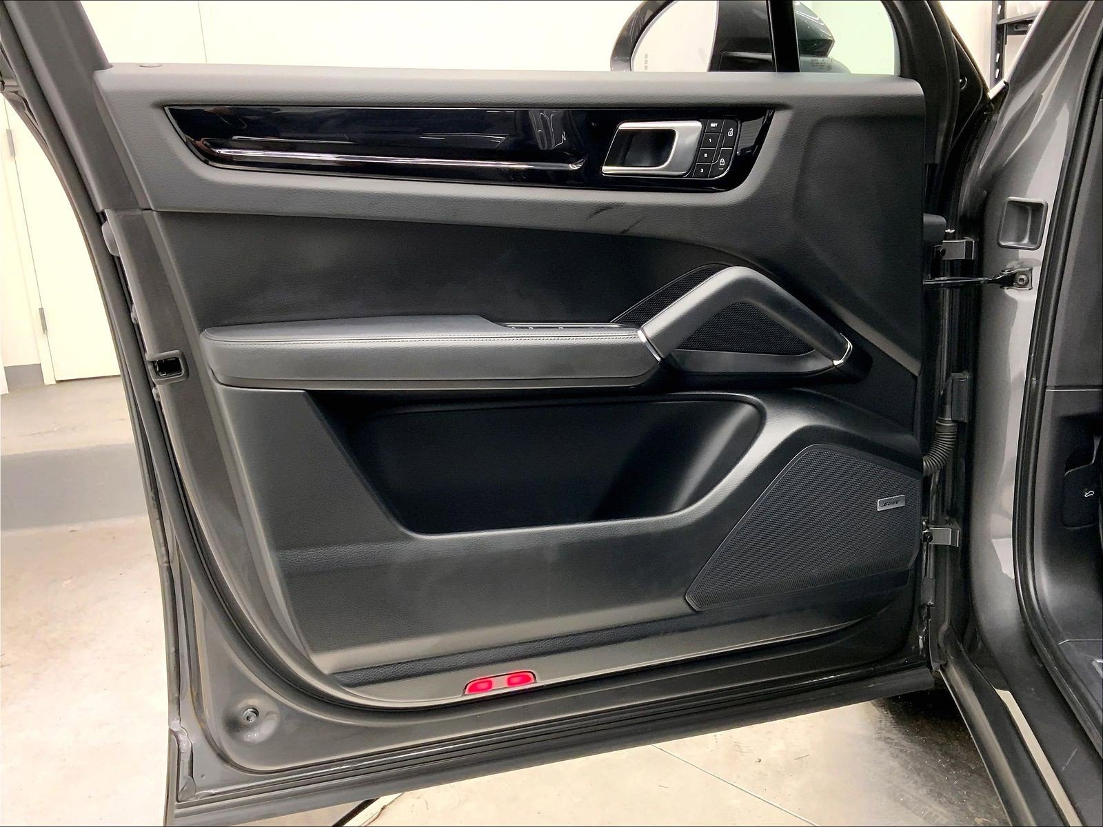 Used 2023 Porsche Cayenne image 27