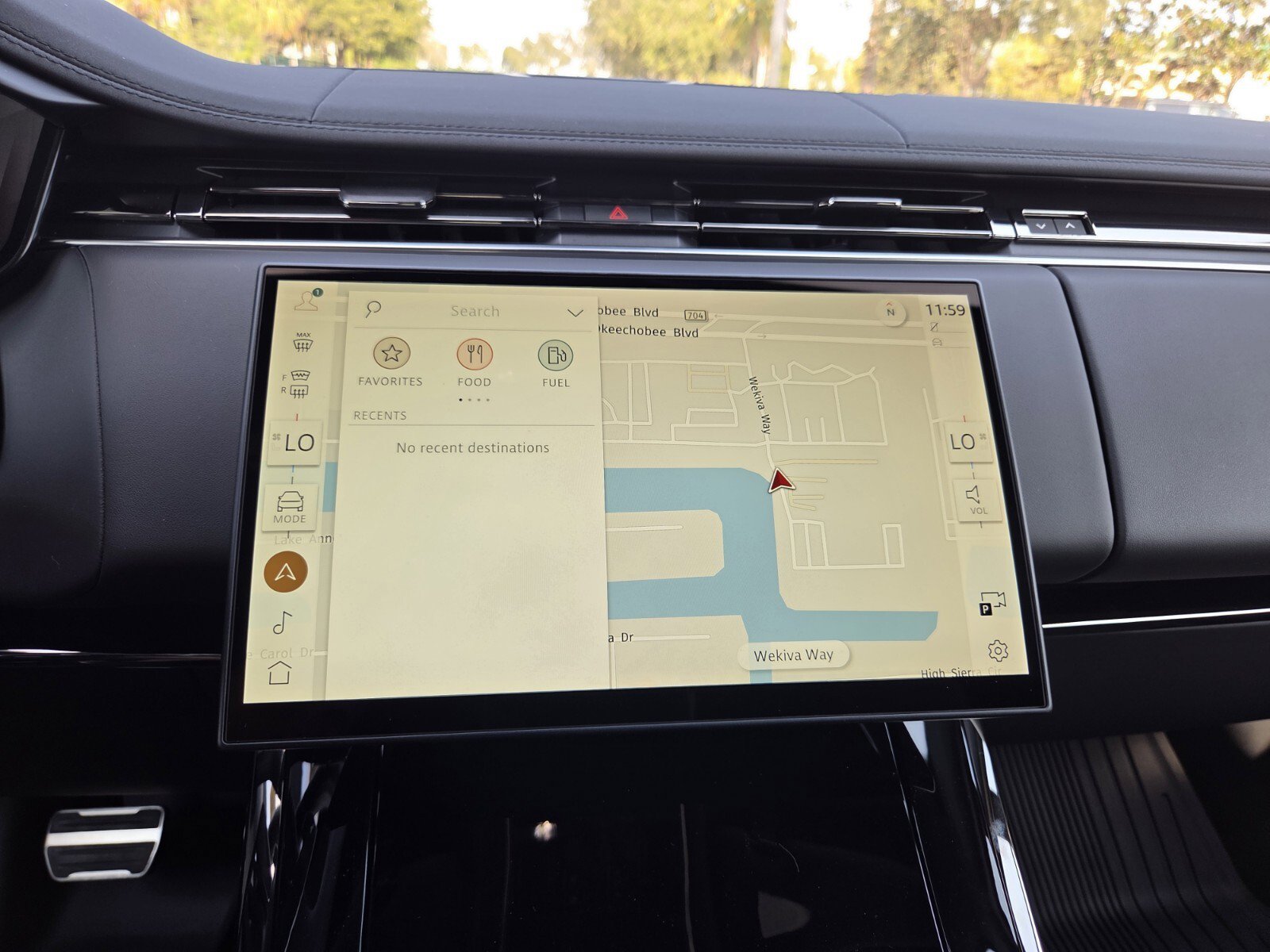 New 2025 Land Rover Range Rover Sport Dynamic SE image 17