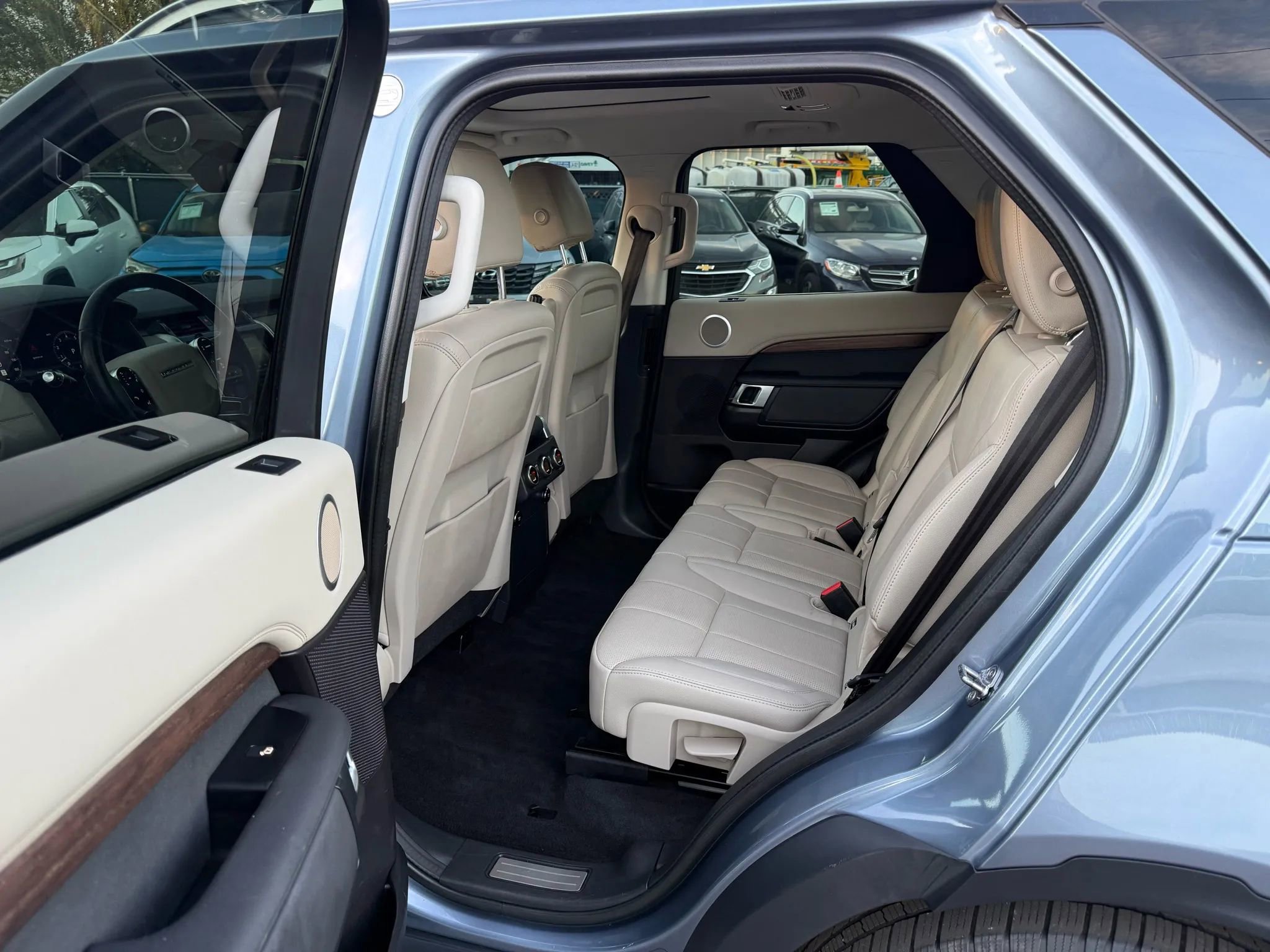 Used 2019 Land Rover Discovery HSE image 20