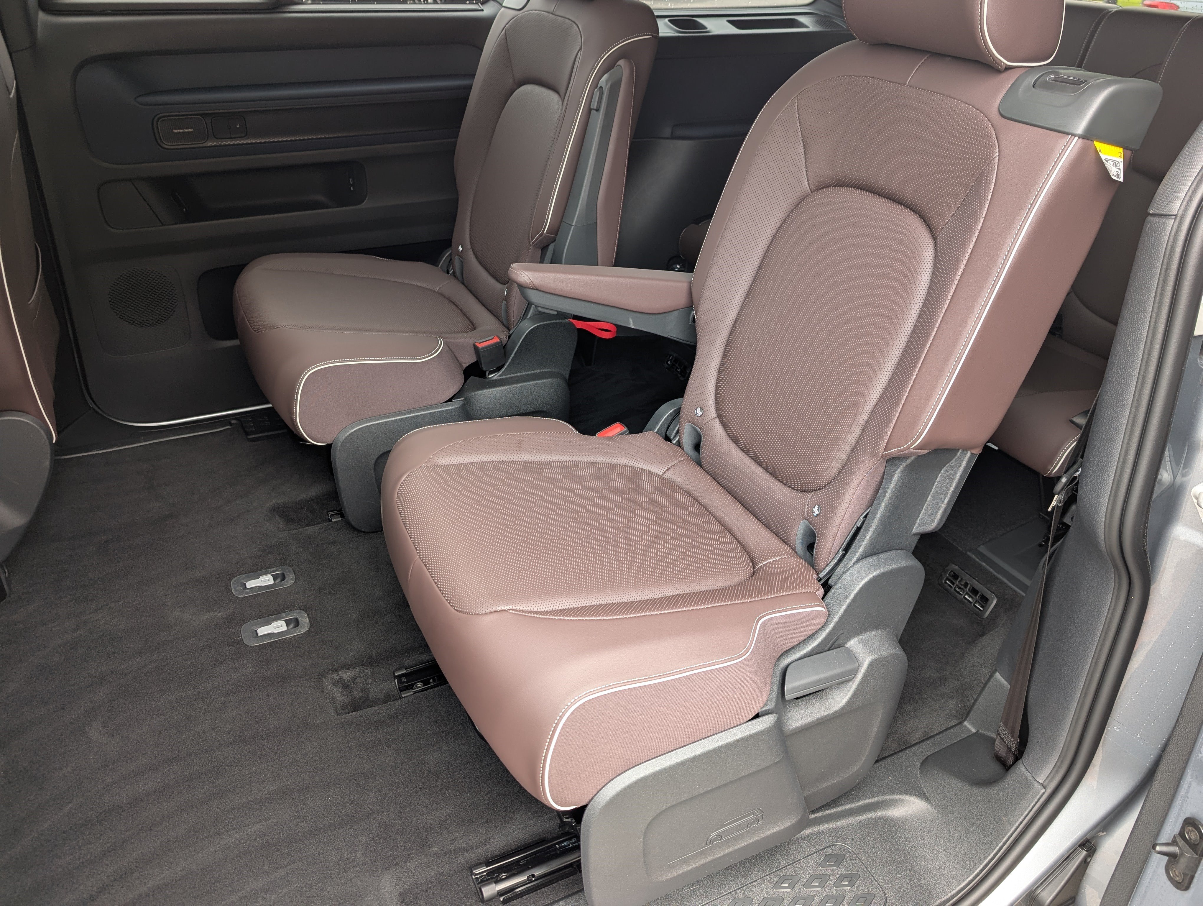 Used 2025 Volkswagen ID. Buzz Pro S Plus RWD image 18