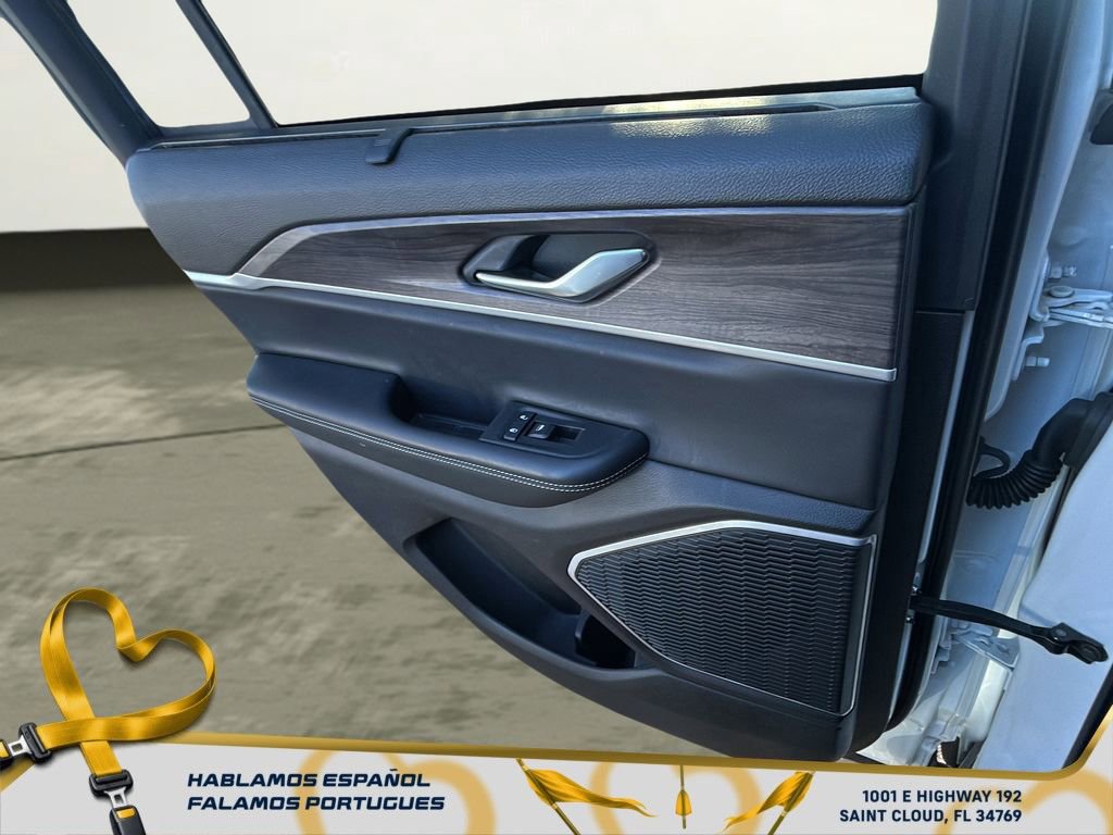 Used 2022 Jeep Grand Cherokee Limited w/ Luxury Tech Group II image 28