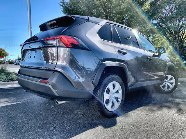 Used 2022 Toyota RAV4 LE AWD/4WD image 8