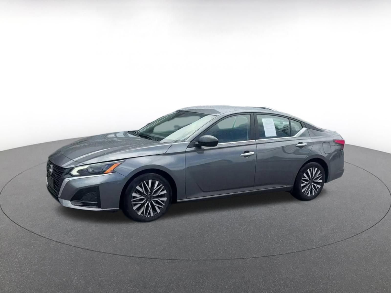 Used 2025 Nissan Altima 2.5 SV FWD image 7