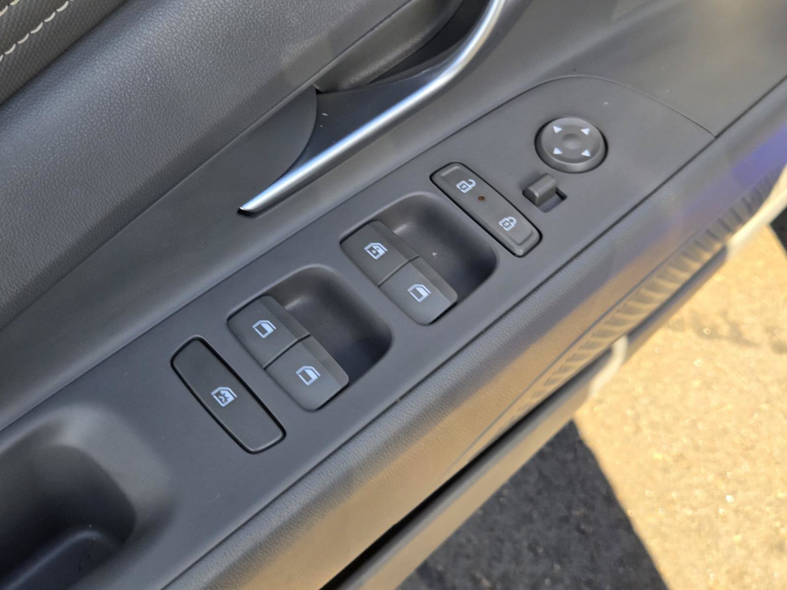 Used 2025 Hyundai Elantra SEL FWD image 16
