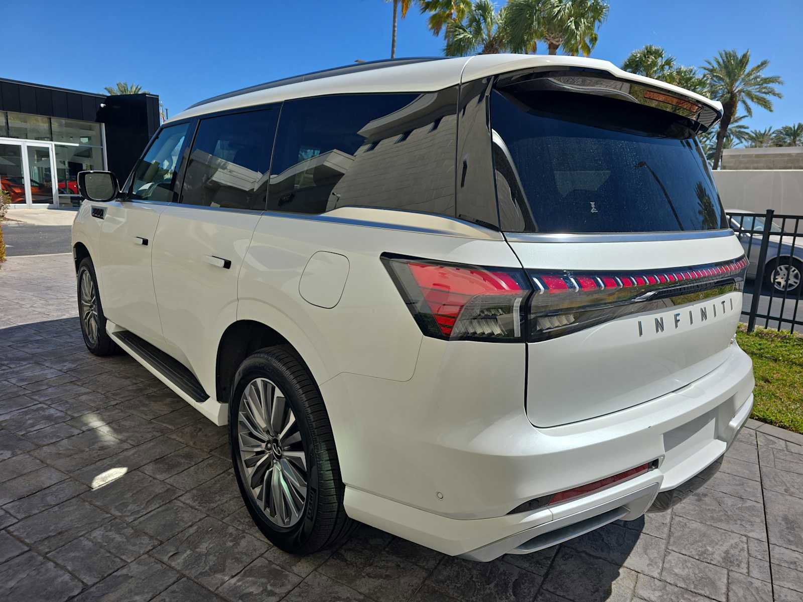 Certified 2025 INFINITI QX80 Luxe image 6