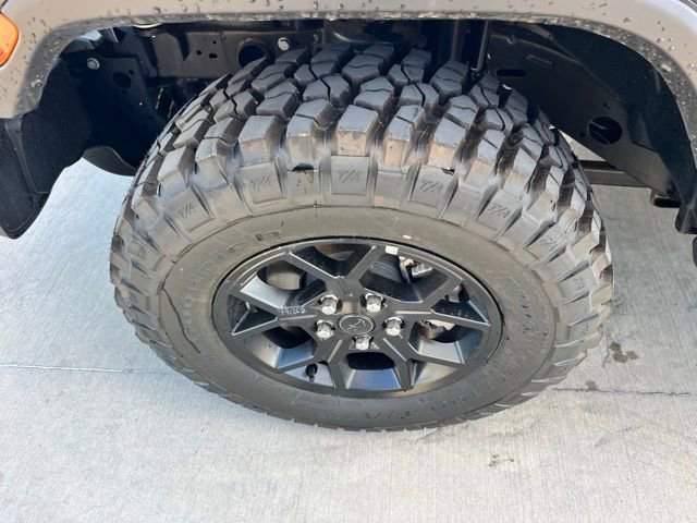 New 2025 Jeep Gladiator High Tide image 6