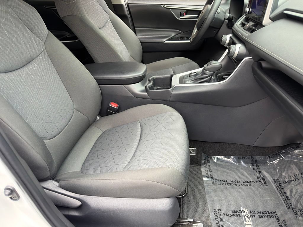 Used 2025 Toyota RAV4 XLE AWD/4WD image 24