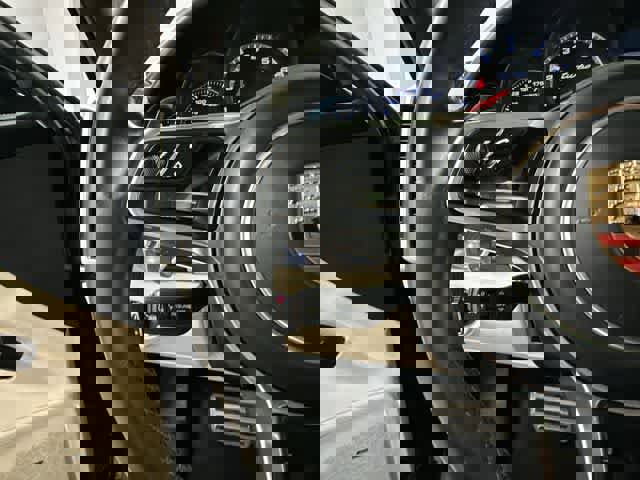 Used 2017 Porsche Cayenne Turbo AWD/4WD image 9