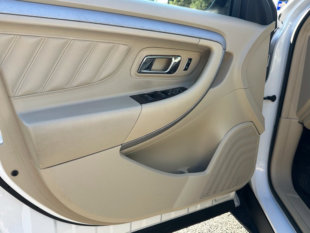 Used 2018 Ford Taurus SE FWD image 13