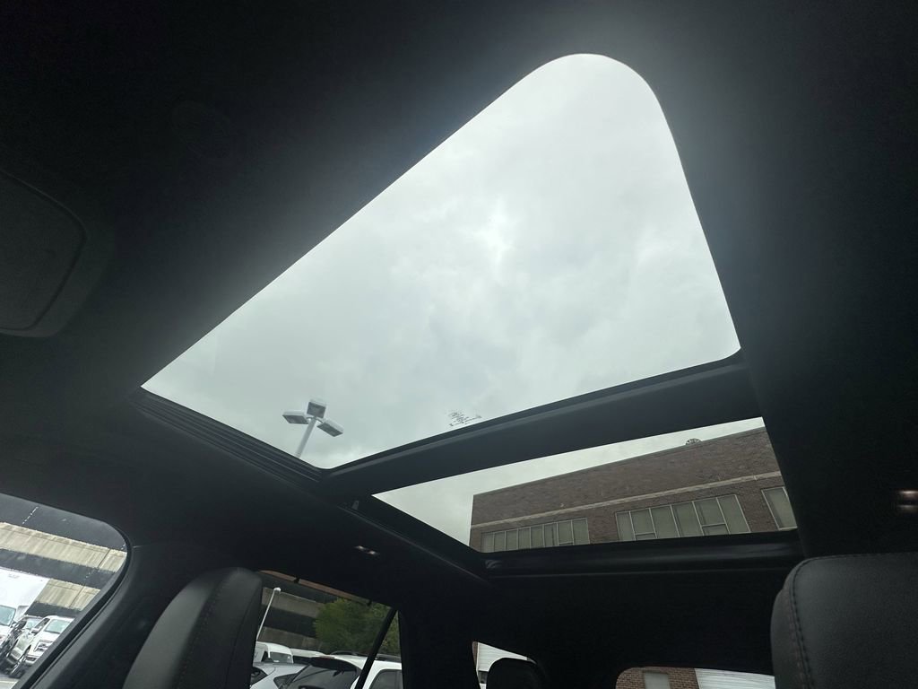 Used 2025 Ford Explorer ST AWD/4WD image 22