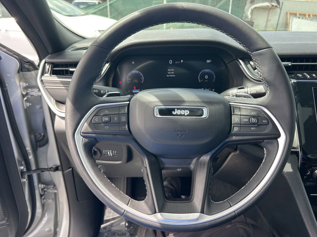 Used 2025 Jeep Grand Cherokee L Altitude RWD image 16