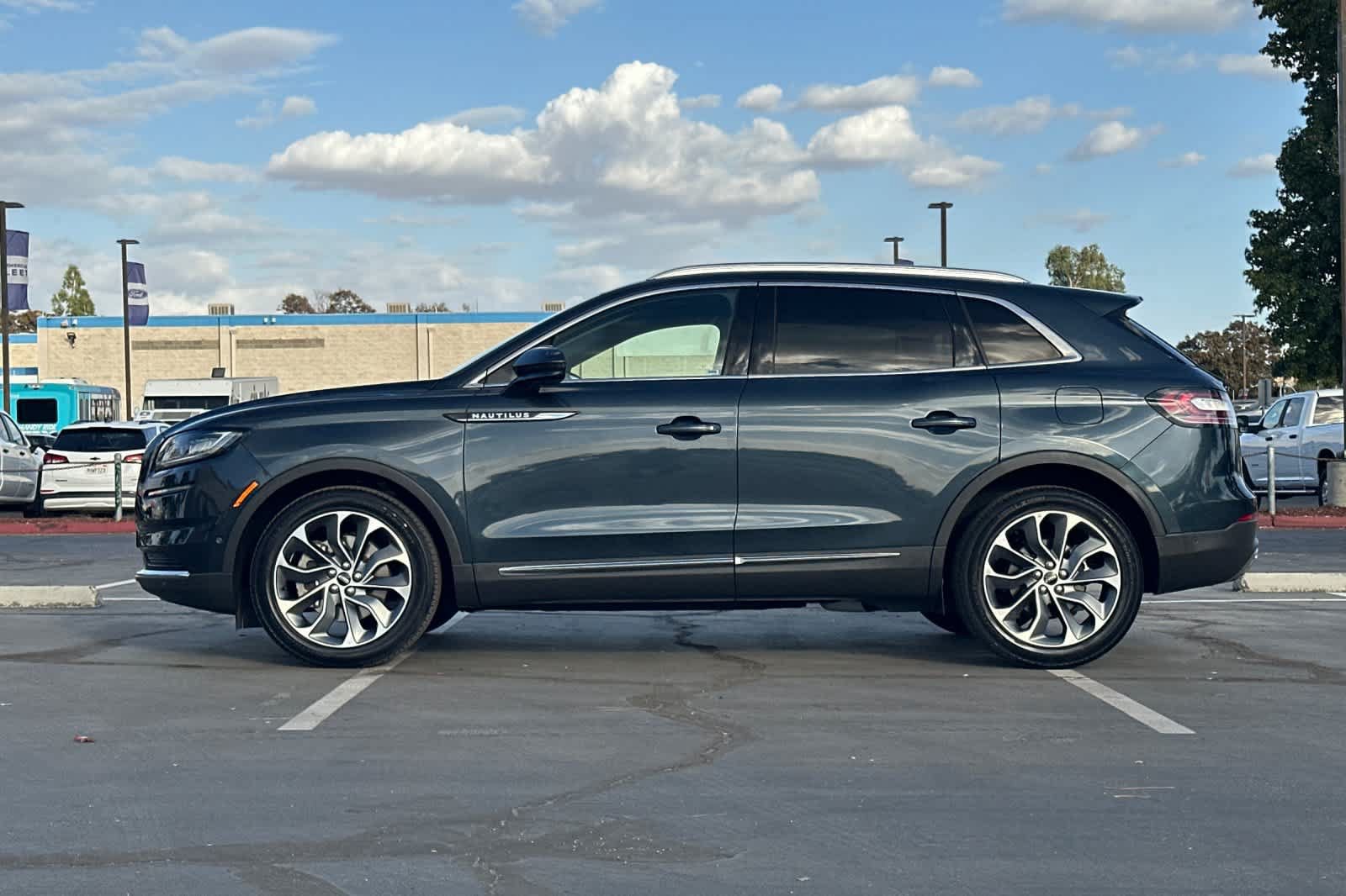 Used 2022 Lincoln Nautilus Reserve w/ Equipment Group 201A FWD image 6