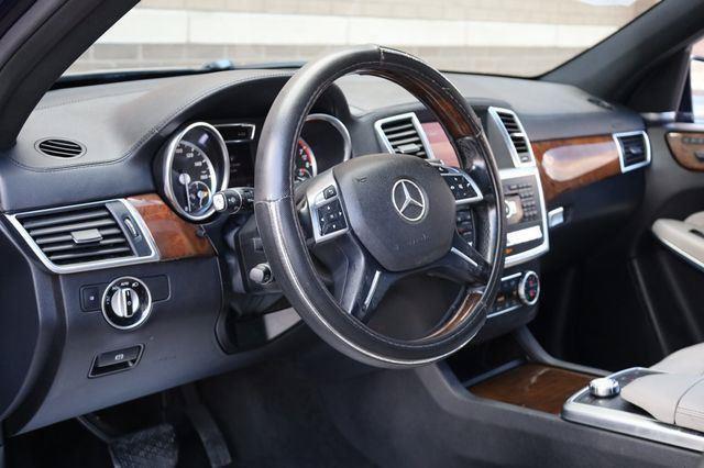 Used 2015 Mercedes-Benz GL 550 4MATIC image 19