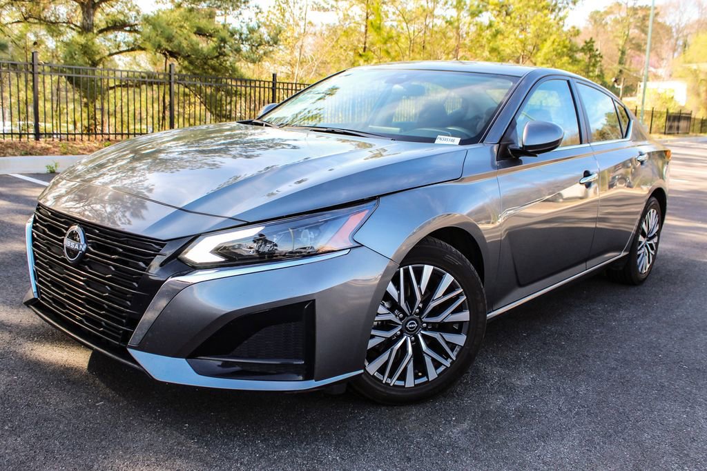 Used 2023 Nissan Altima 2.5 SV