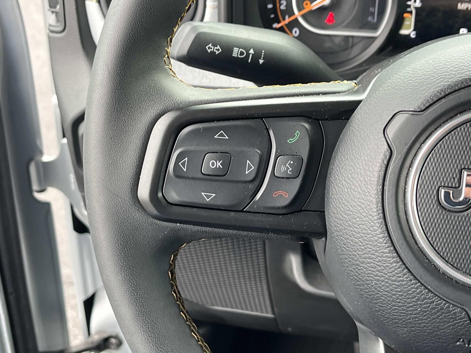 Used 2024 Jeep Gladiator Sport AWD/4WD image 27