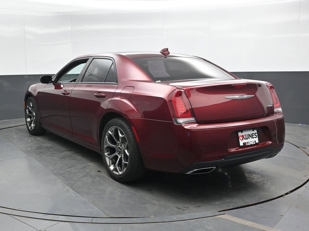 Used 2018 Chrysler 300 Touring w/ Sport Appearance Package RWD image 11