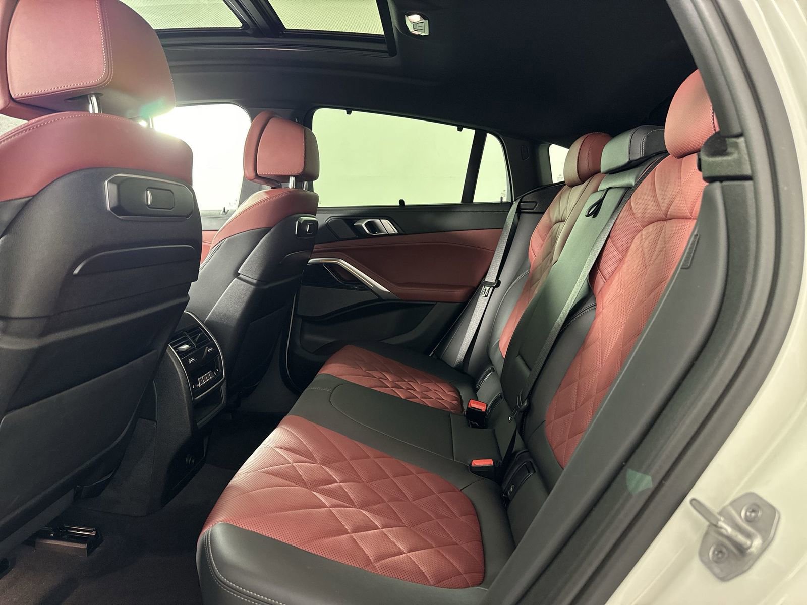 Used 2024 BMW X6 M60i w/ Executive Package image 23