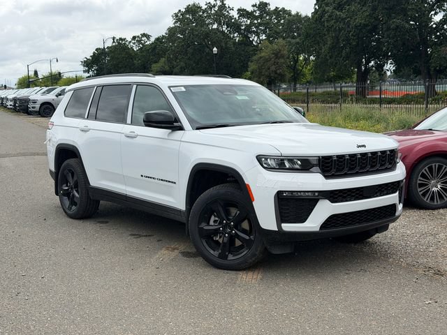 New 2026 Jeep Grand Cherokee L Limited w/ Limited Altitude Package AWD/4WD image 2