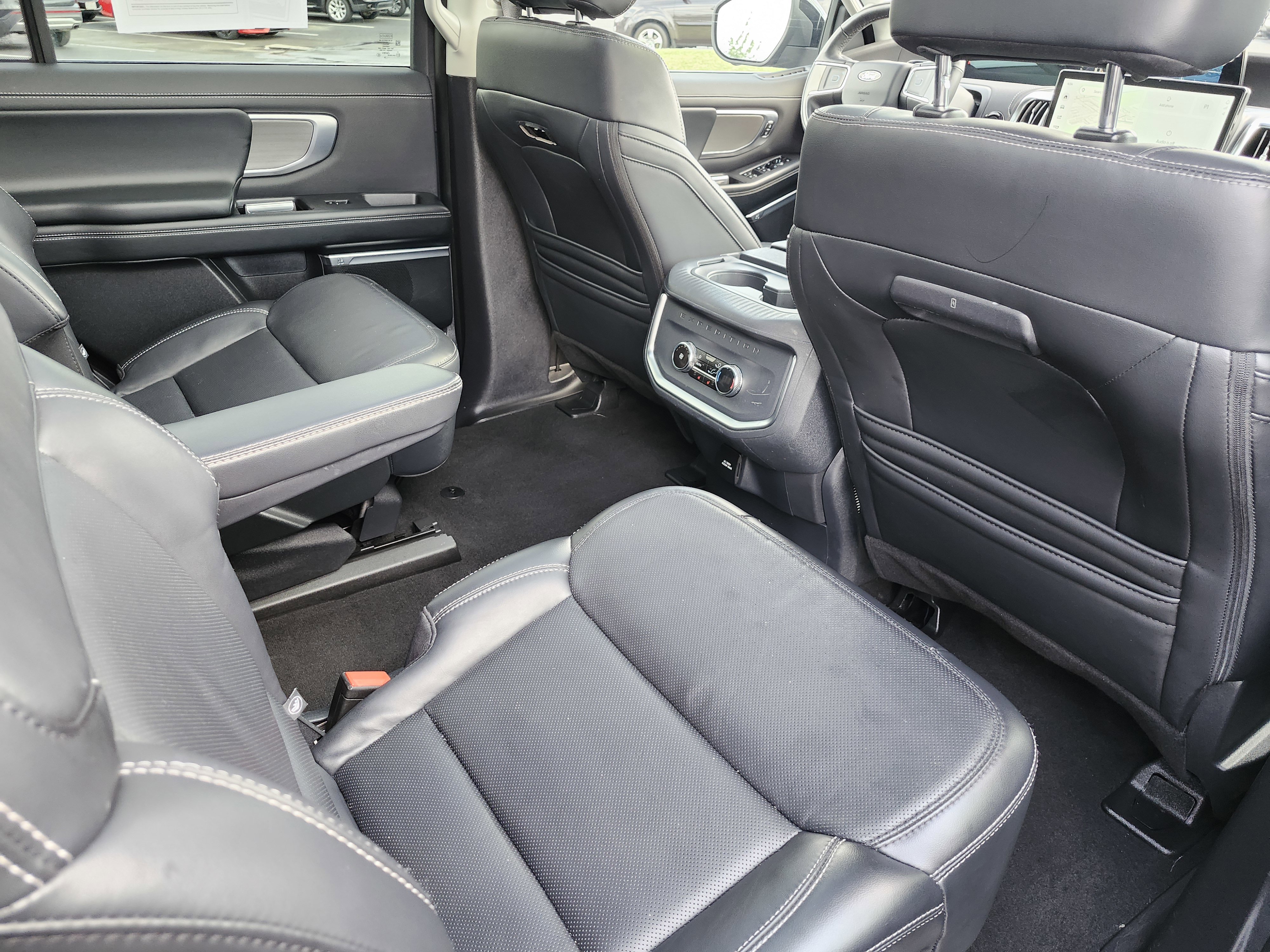 Used 2025 Ford Expedition Platinum AWD/4WD image 25