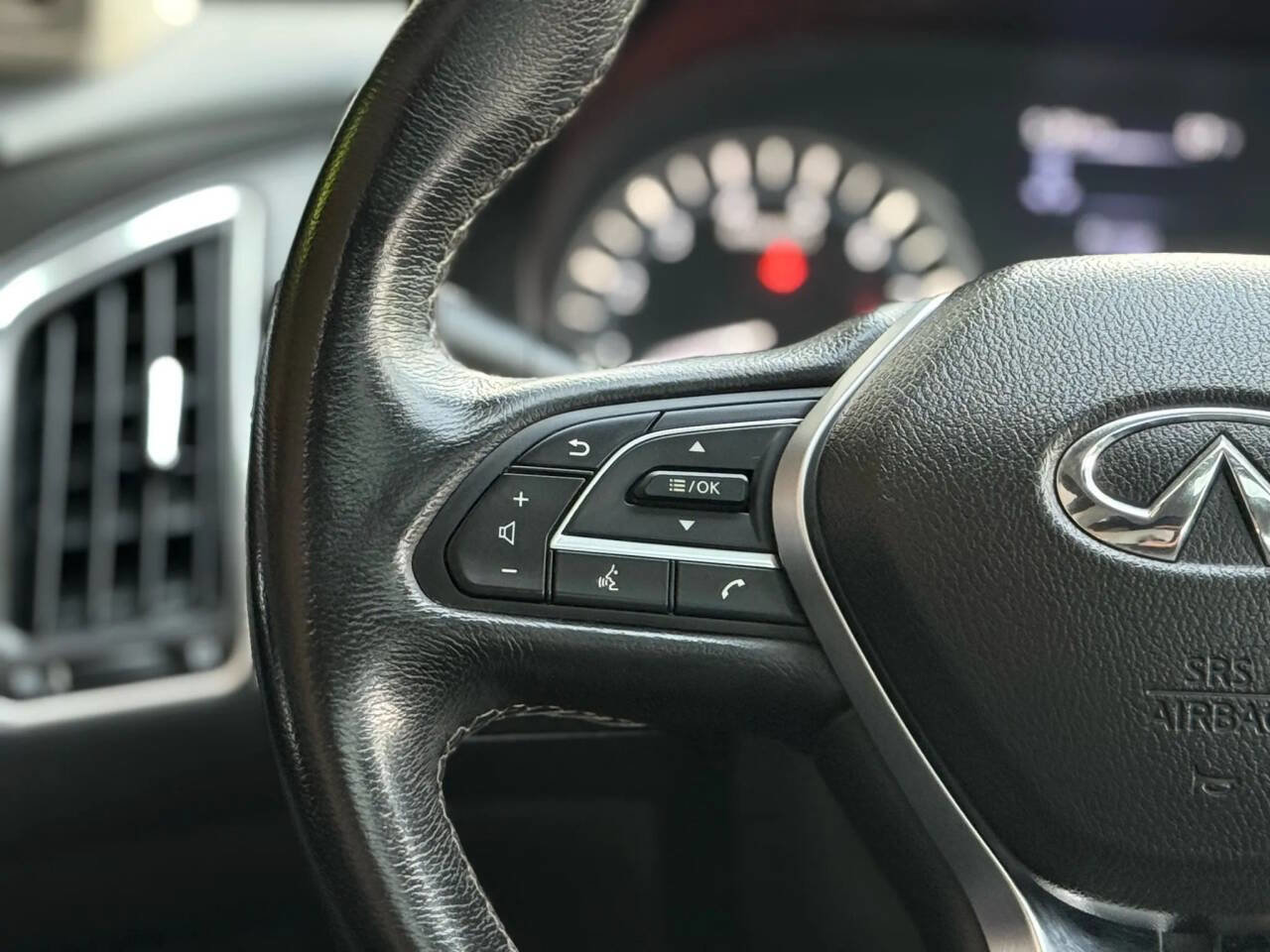 Used 2018 INFINITI Q50 Luxe w/ Essential Package (3.0T Luxe) image 13