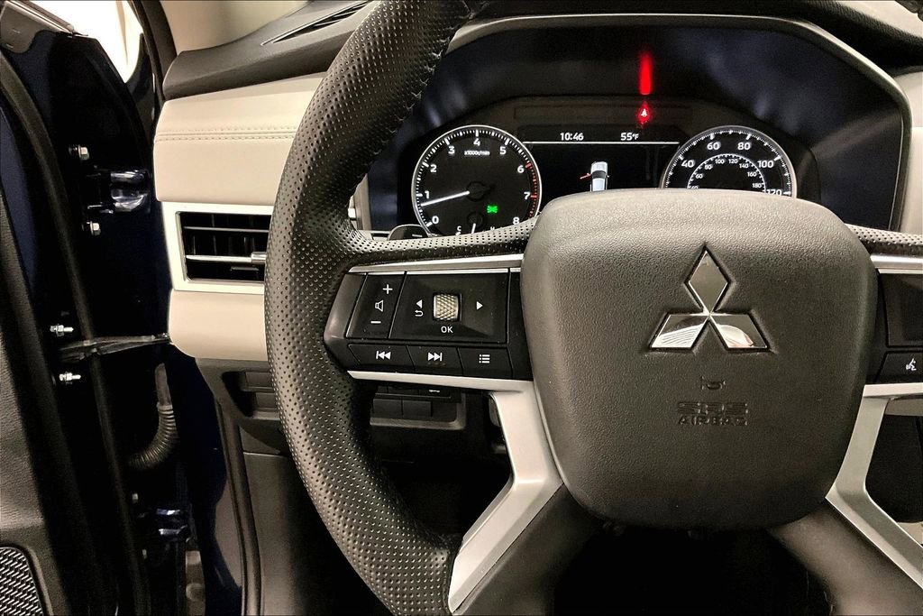 Used 2025 Mitsubishi Outlander SE AWD/4WD image 11