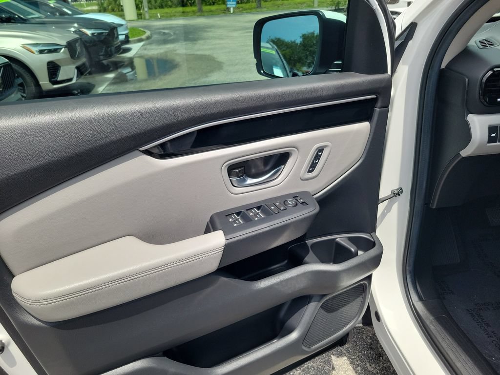 Used 2025 Honda Pilot EX-L image 18