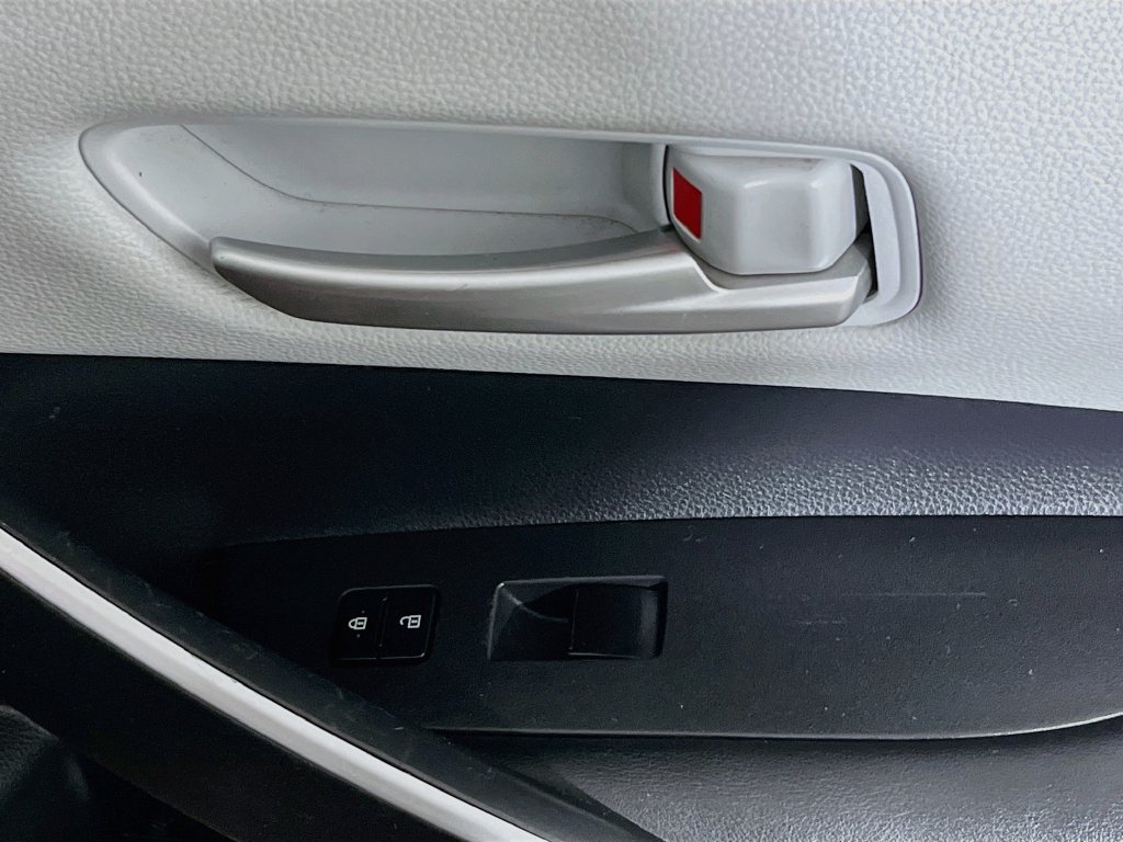 Used 2022 Toyota Corolla SE FWD image 28