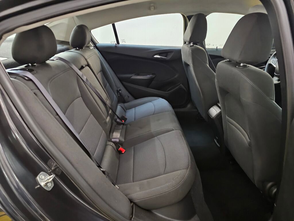 Used 2017 Chevrolet Cruze LT FWD image 12