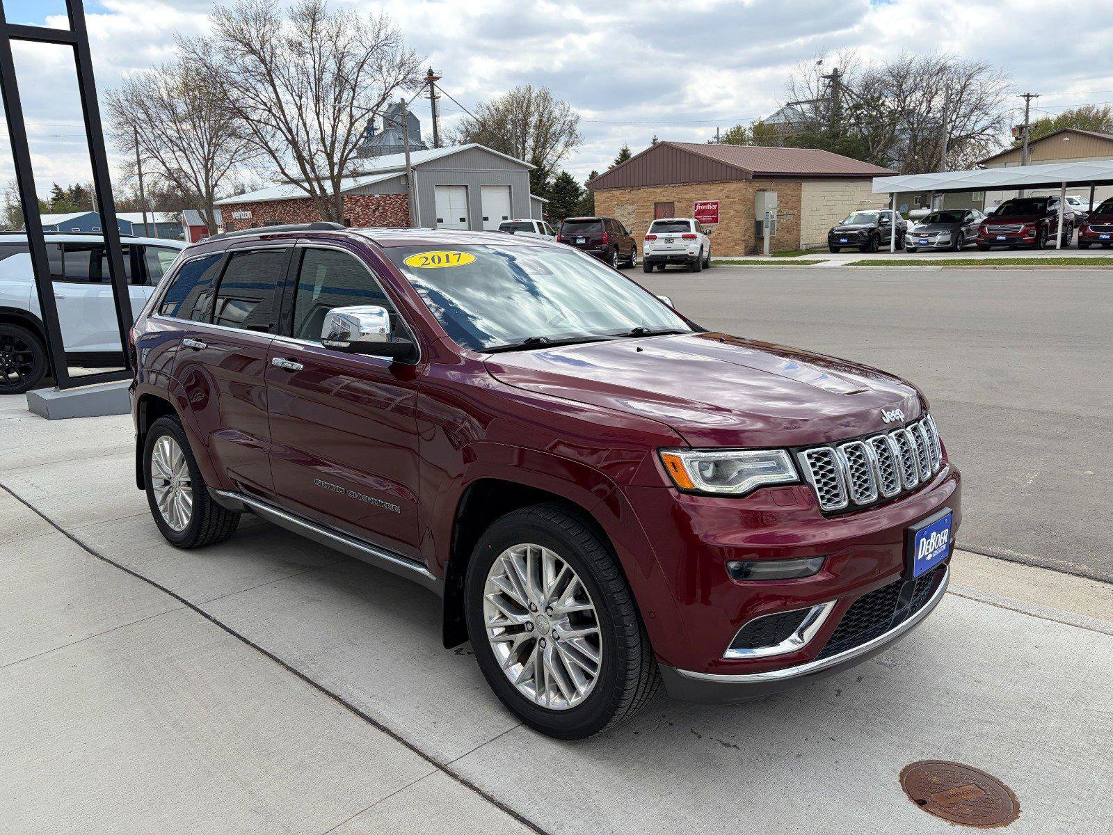 Used 2017 Jeep Grand Cherokee Summit AWD/4WD image 6