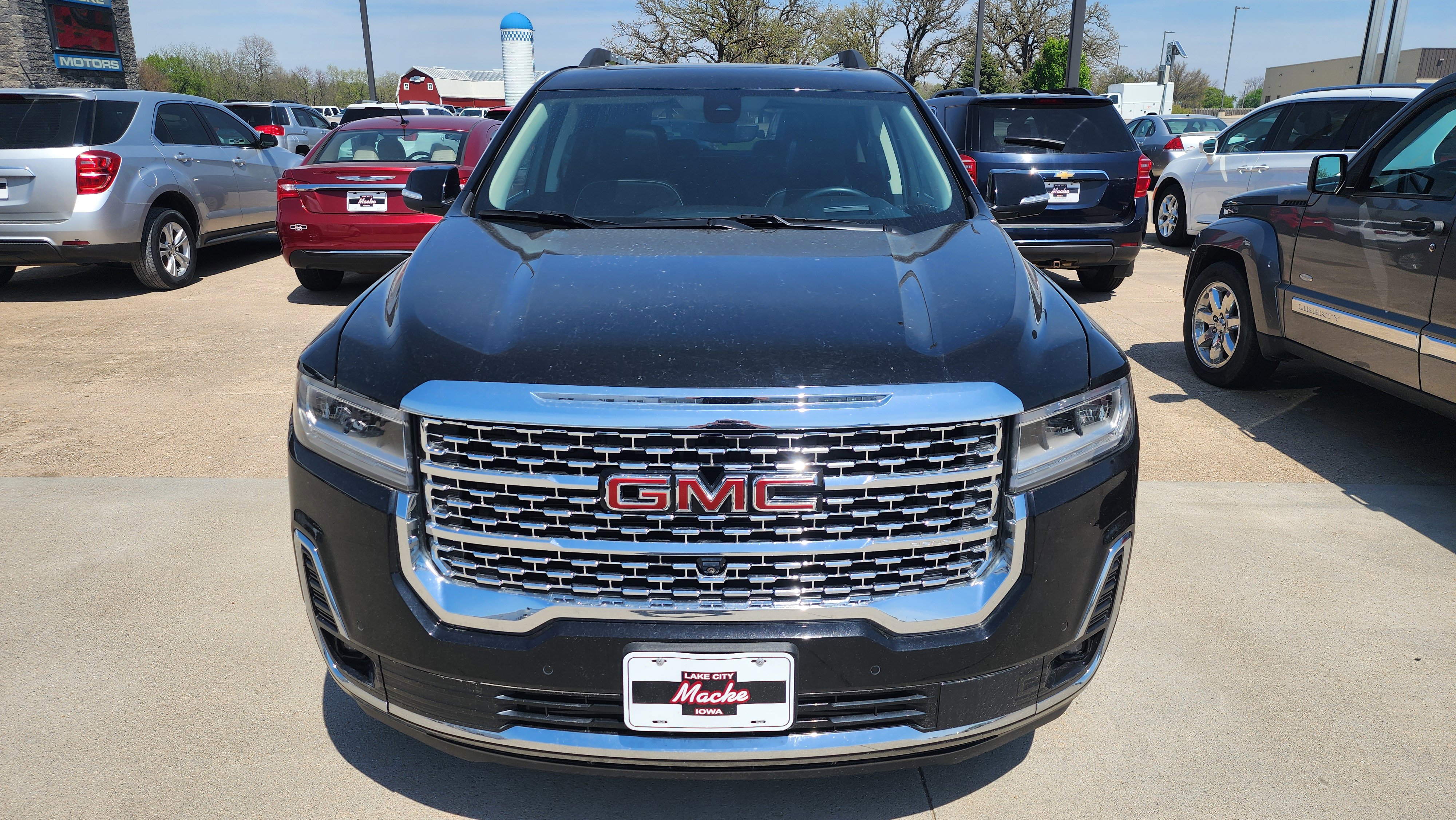 Used 2023 GMC Acadia Denali w/ Denali Technology Package AWD/4WD image 2