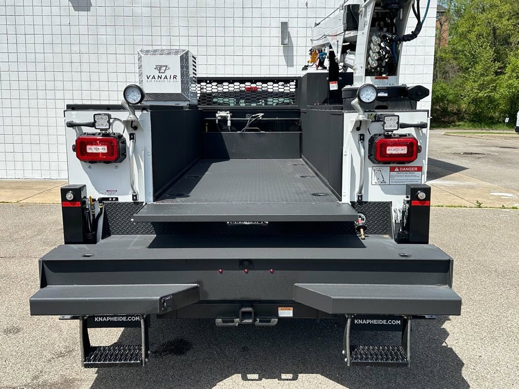 New 2025 Ford F550 4x4 Supercab Super Duty image 32