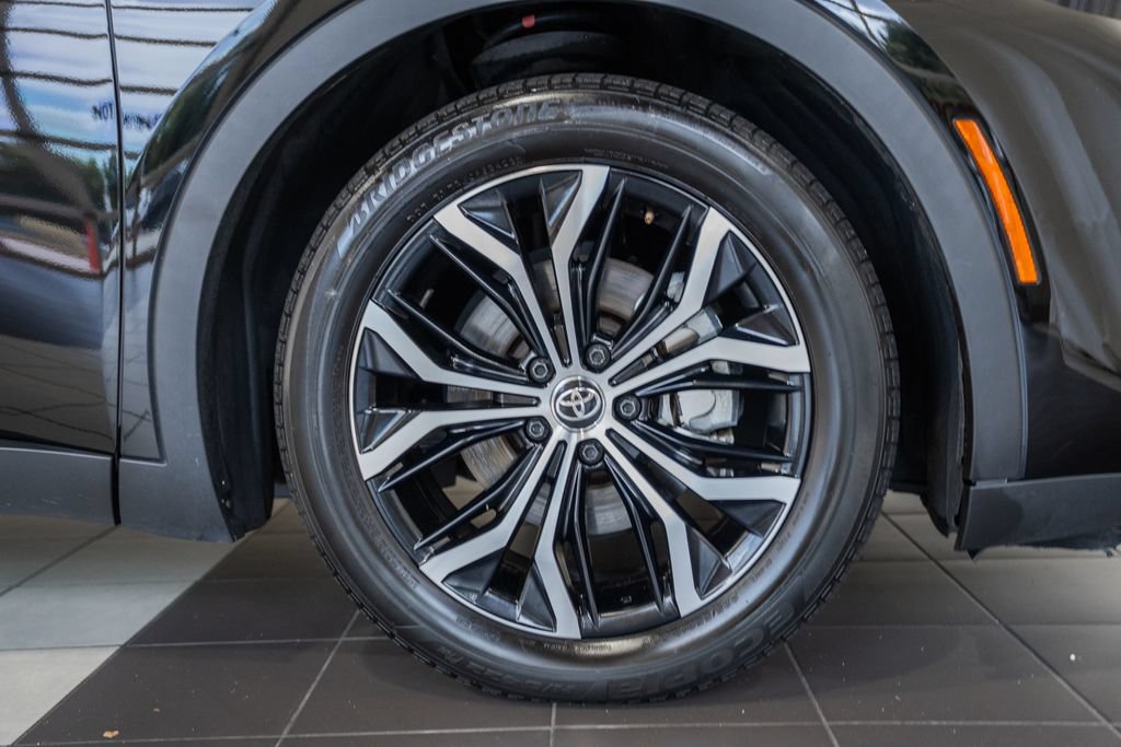 Used 2023 Toyota Crown AWD/4WD image 8