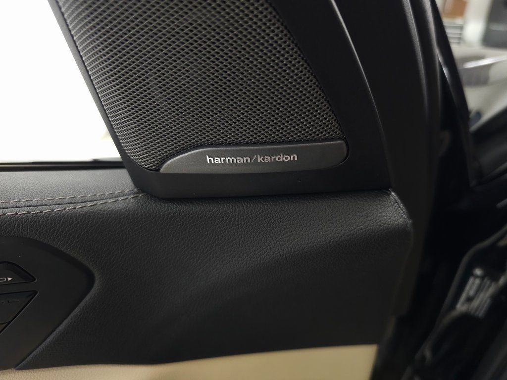 Used 2021 BMW X7 M50i image 16