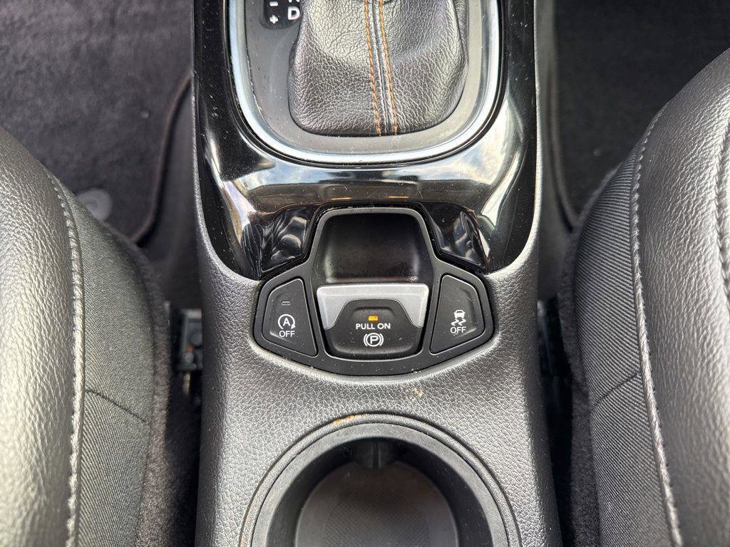 Used 2018 Jeep Compass Limited w/ Navigation Group AWD/4WD image 40