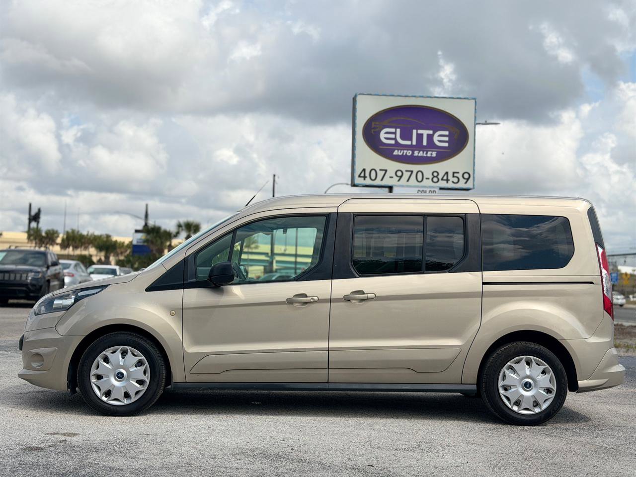 Used 2014 Ford Transit Connect XLT image 2
