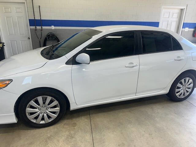 Used 2013 Toyota Corolla LE FWD image 3