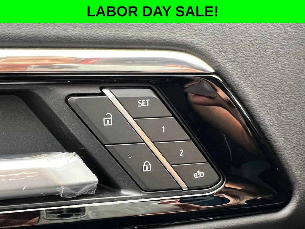 Used 2025 Chevrolet Tahoe Premier AWD/4WD image 14