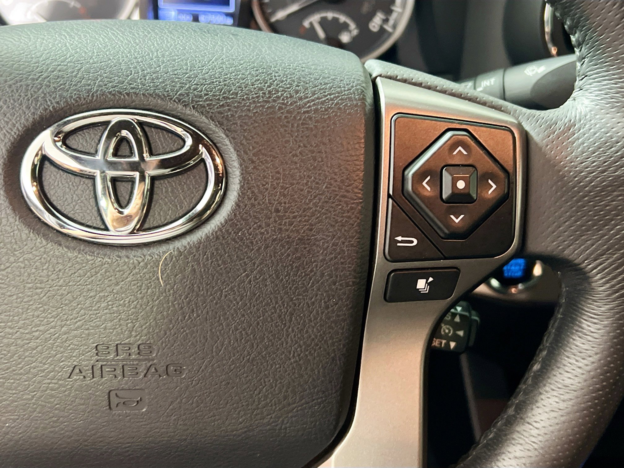 Used 2017 Toyota Tacoma Limited image 19