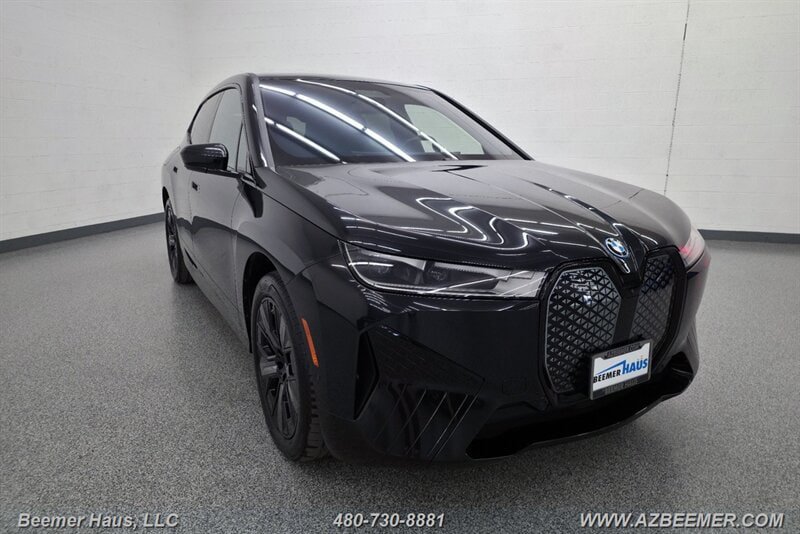 Used 2024 BMW iX xDrive50 w/ Premium Package AWD/4WD image 11
