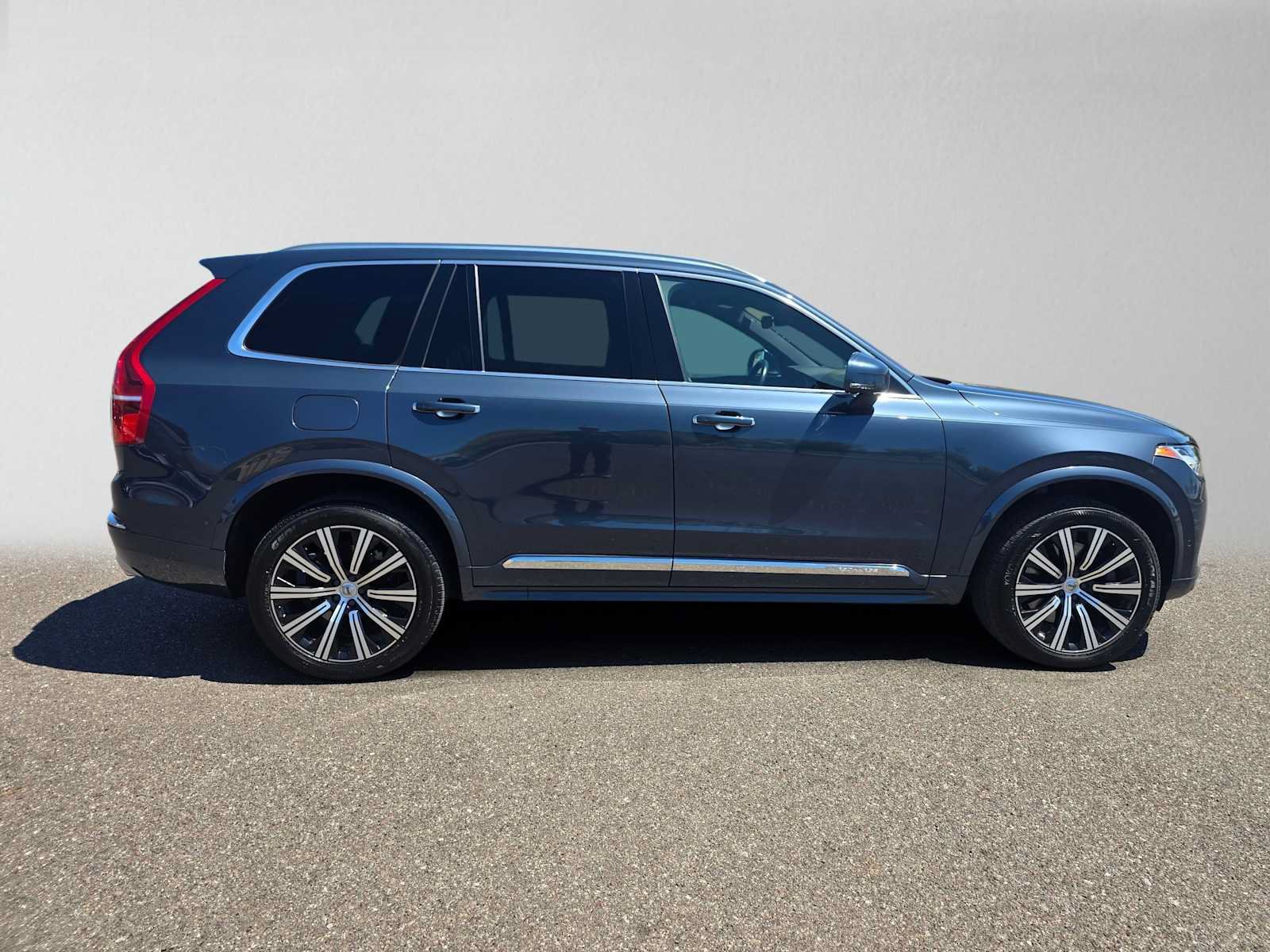 Used 2021 Volvo XC90 T8 Inscription w/ Advanced Package AWD/4WD image 2