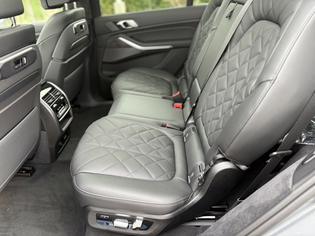 Used 2026 BMW X7 xDrive40i w/ M Sport Package image 19