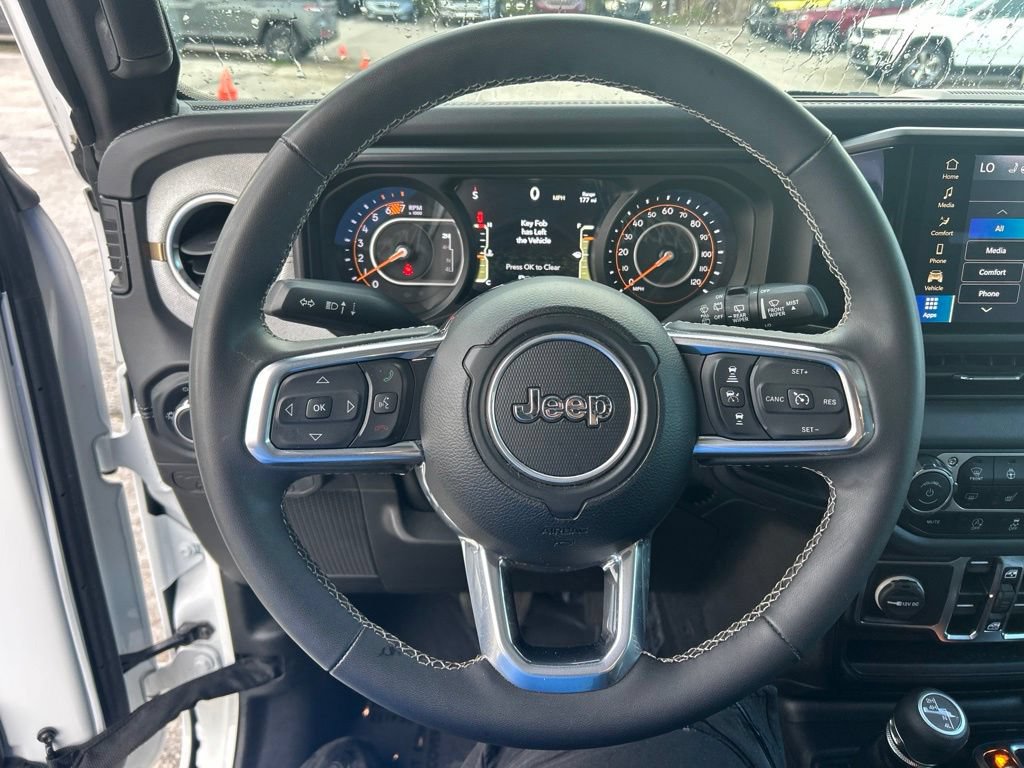 Used 2025 Jeep Wrangler Unlimited Sahara AWD/4WD image 17