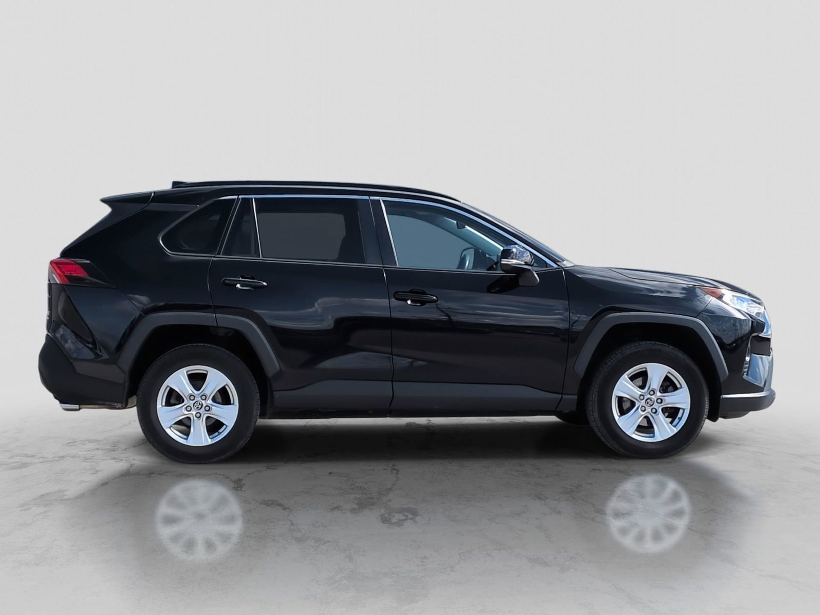 Used 2019 Toyota RAV4 XLE image 9